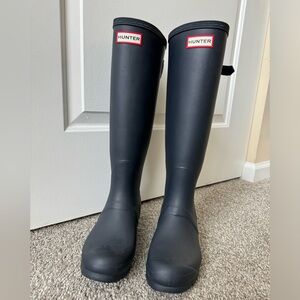 ✨Like New✨ Women’s HUNTER rain boot *with* adjustable back